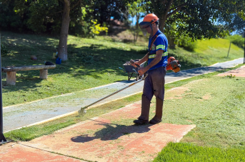 A Prefeitura de Bernardino de Campos está realizando manutenção e roçagem no Parque Douradão para garantir um espaço mais limpo, seguro e agradável para todos! 